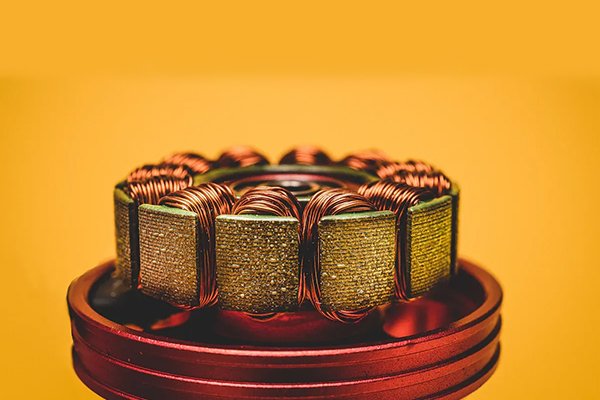 Experimental setup with gold samples and magnet to test if gold sticks to magnets